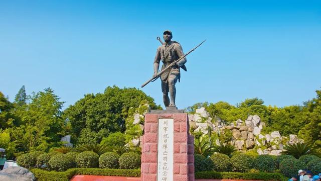 笃行青春路 奋发筑脊梁丨成都市开学第一课开讲啦(图3)