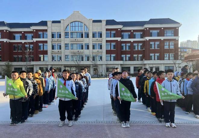 管中一附小第十四届校园足球班级联赛纪实(图2) 管中一附小第十四届校园足球班级联赛纪实(图2)