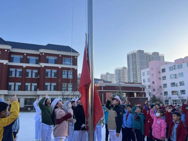 管中一附小第十四届校园足球班级联赛纪实(图3) 管中一附小第十四届校园足球班级联赛纪实(图3)