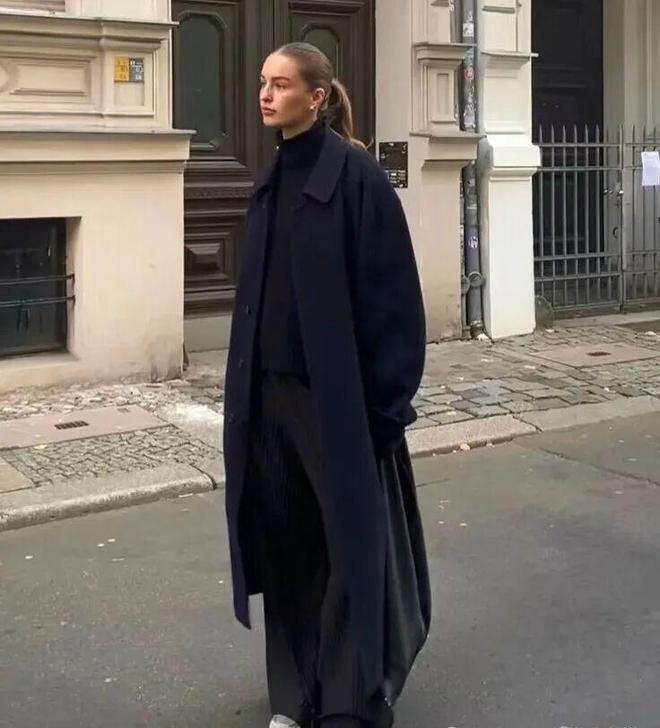 冬天不知道穿什么？那就一黑身也太高级了(图10)